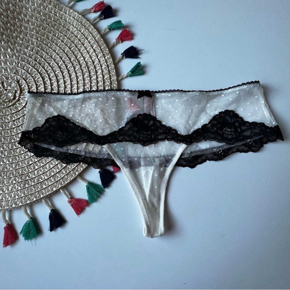 Victoria's Secret Dream Angels Lace Hipster Thong Panty Coconut White L NEW